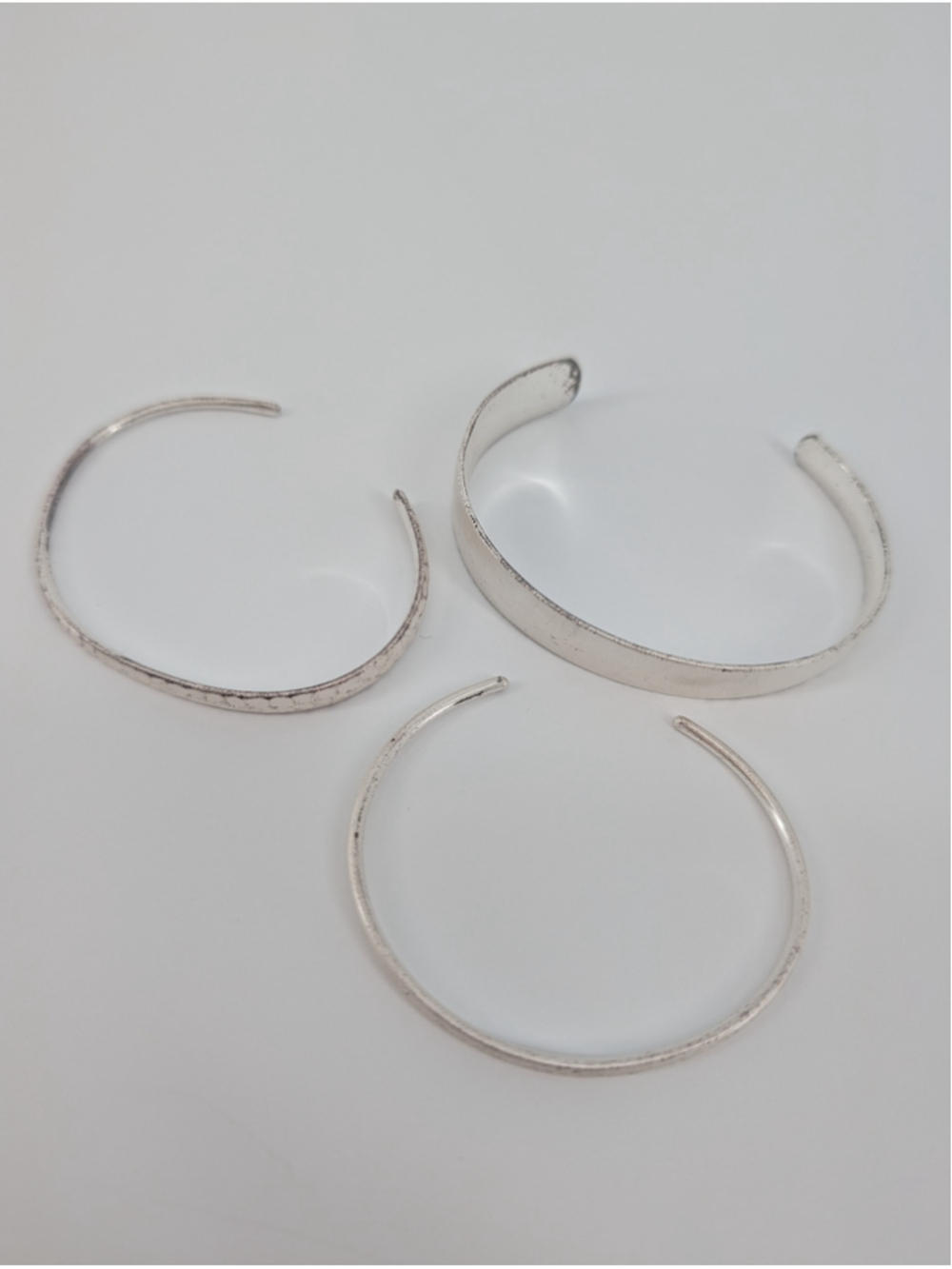 Kendra Scott Tiana Bright Silver Cuff Bracelet Set 3 Hammered Asymmetrical - Picture 11 of 13
